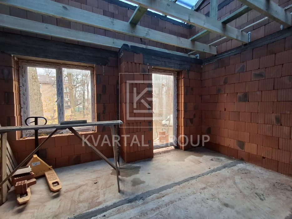 Продаж таунхауса з наповненням, центр комунікації, газ