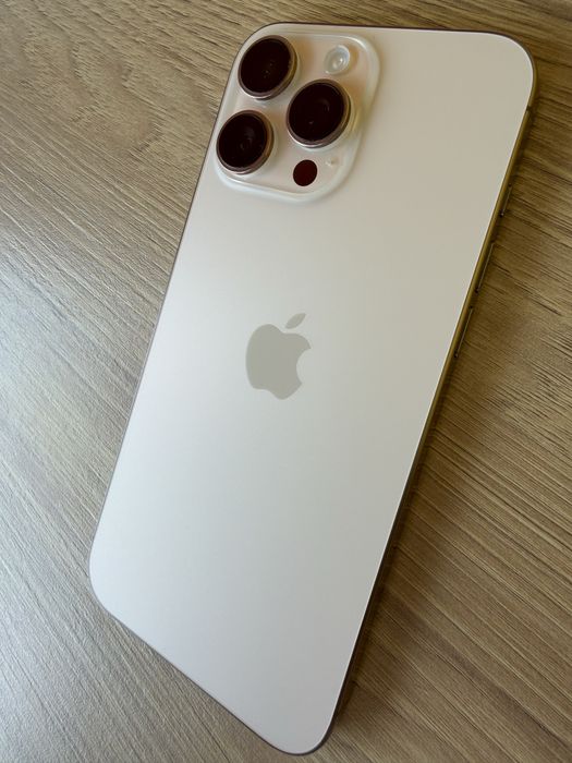iPhone 16 Pro Max