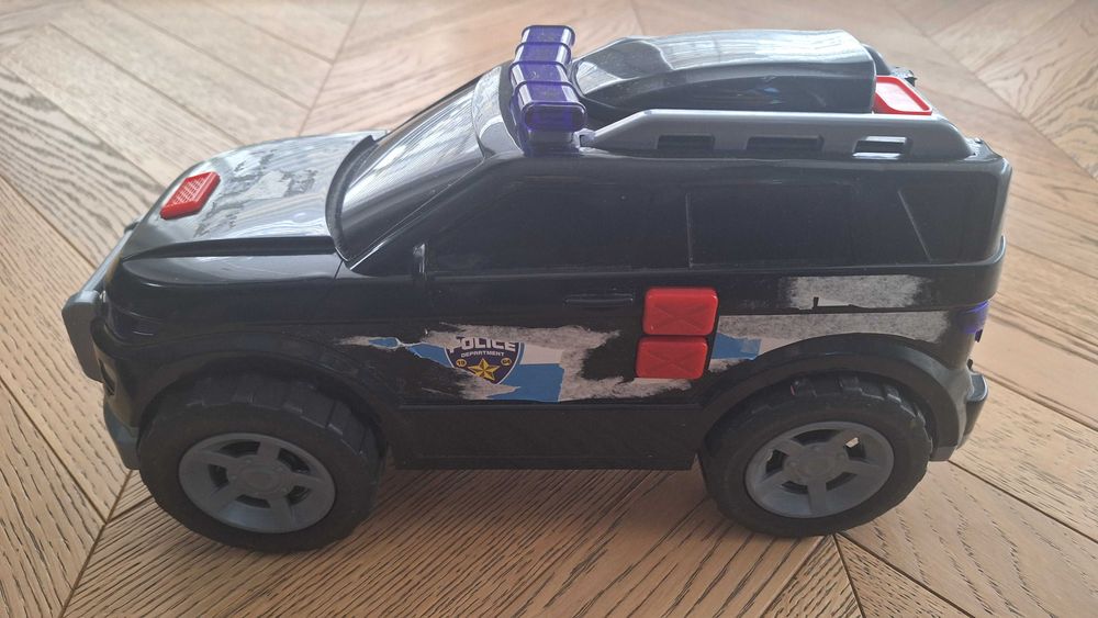 Samochód policyjny duży