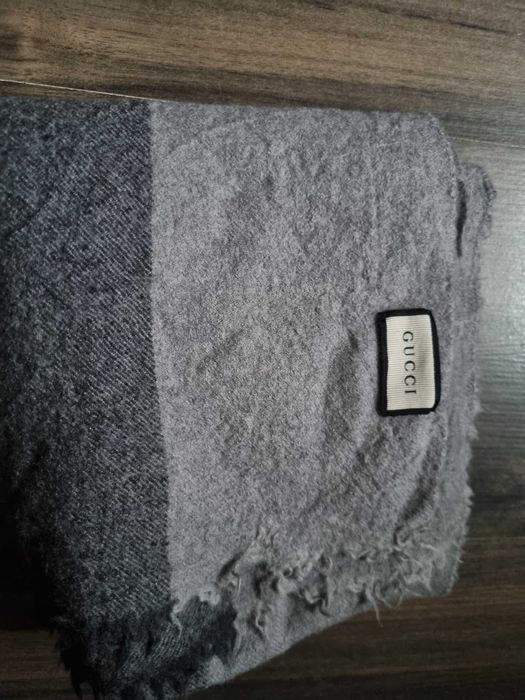 Szary szal welniany damski Gucci