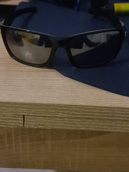 Vendo oculos Ferrari
