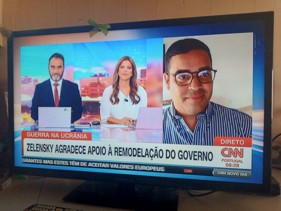 Led TV crown 32 polegadas bom estado
