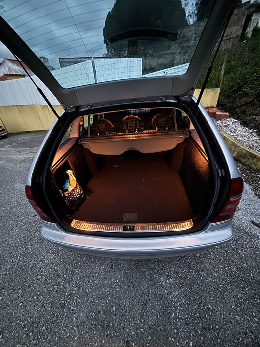 Mercedes C220 - Gasóleo - ACEITO TROCAS / RETOMAS