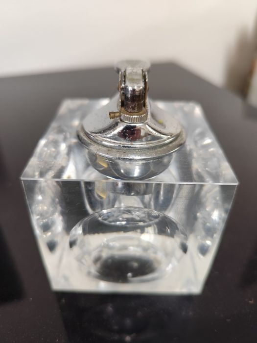 Isqueiro encastrado em cubo de cristal maciço (620g)Atlantis