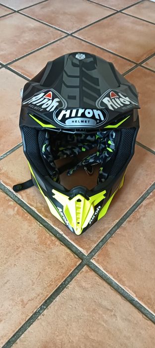 Capacete motocross Airoh