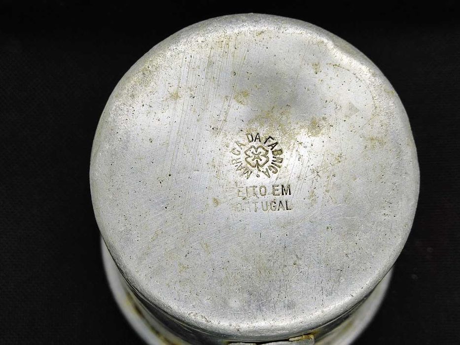 Caneca antiga portuguesa em alumínio