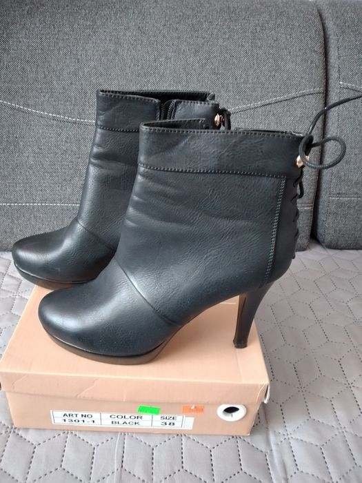 Botki  czarne r 38