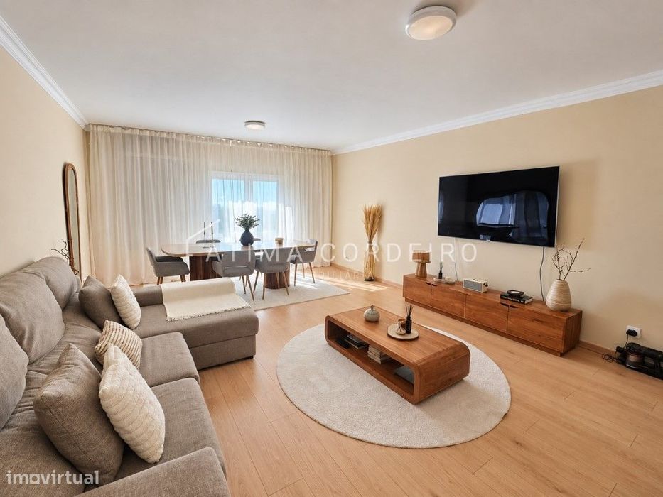 Excelente Apartamento T2 remodelado com parqueamento em ótima local...