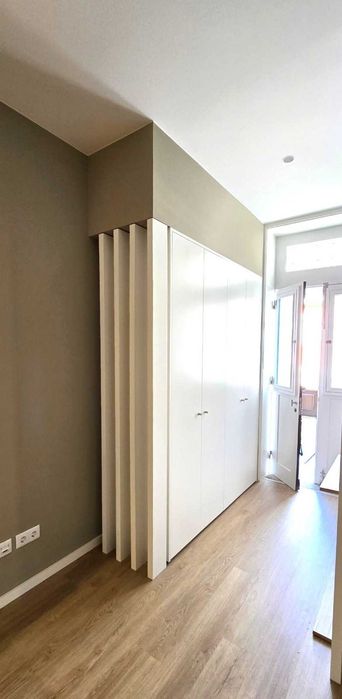 Moradia T2 Renovada + Amplo Salão c/ Luz Natural