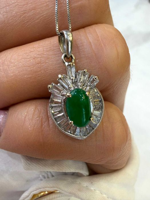 Wisiorek z naturalnym szmaragdem i diamentami naturalnymi  1.00 CT