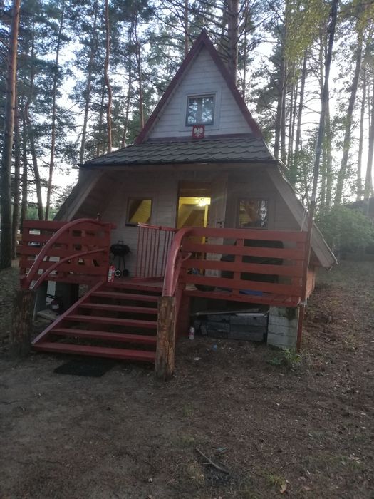 Drewniany domek nad jeziorem Tajty