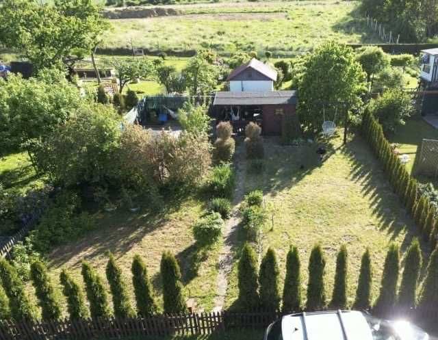 Działka ROD 500 m² z altaną i mediami – Sobótka (wyposażenie i kosiarka w cenie)