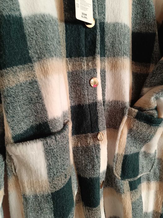 Piękny nowy płaszczyk w kratę  z frędzlami