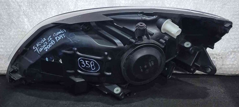 Ótica / Farol Direito - SKODA FABIA II Combi