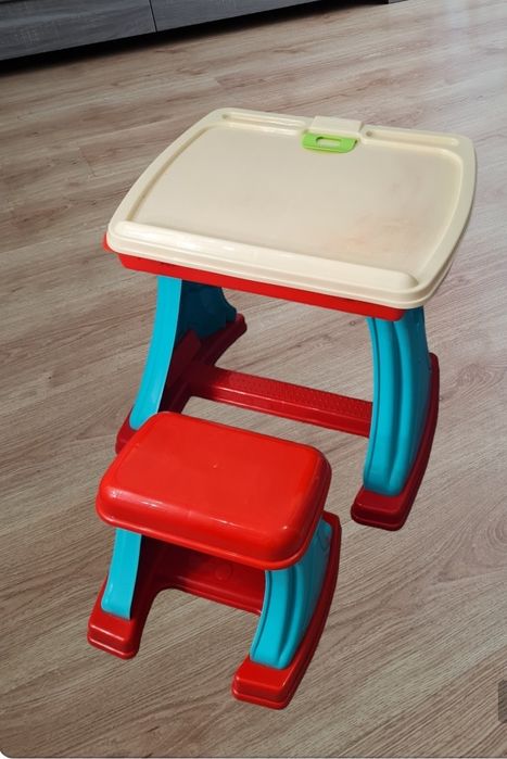 Mesa e banco de pintar infantil