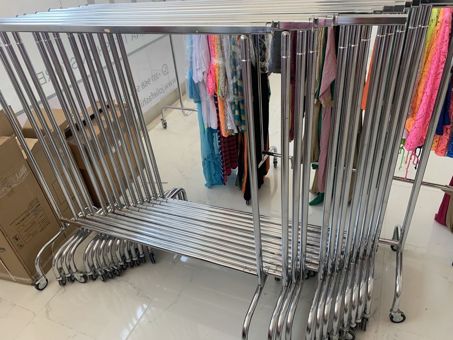 Venda de Charriots / Expositores de Roupa com Rodas – Novos!