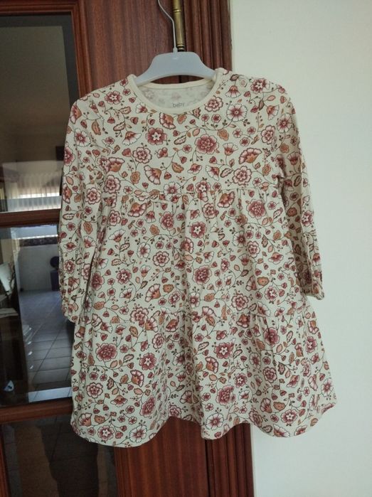 Vestido da C&A tamanho 12/18 meses