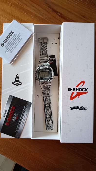 G-SHOCK DW-5600JV-7ER
Joshua Vides Branco Ed. Limitada

Relógio Joshua Vides Branco Ed. Limitada
REF: DW-5600JV-7ER