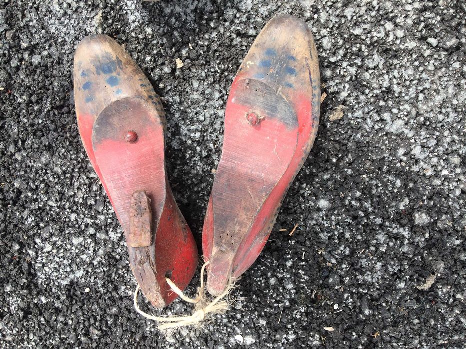 Lote de moldes antigos, em madeira, para fazer sapatos