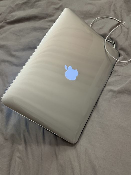 Apple MacBook