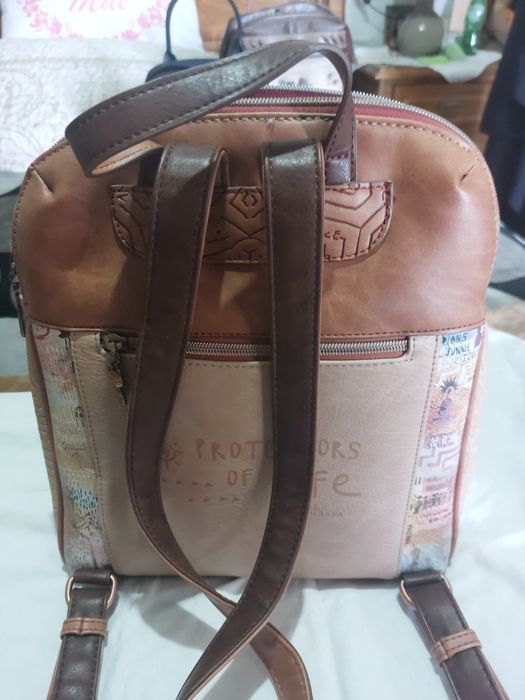 Mochila Anekke como nova