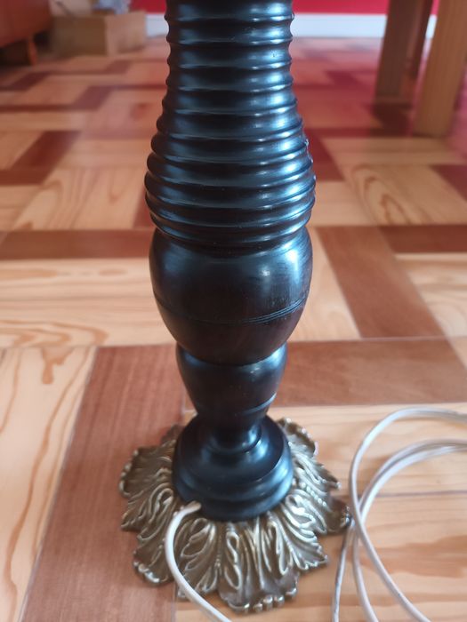 Candeeiro de mesa antigo em Pau Preto