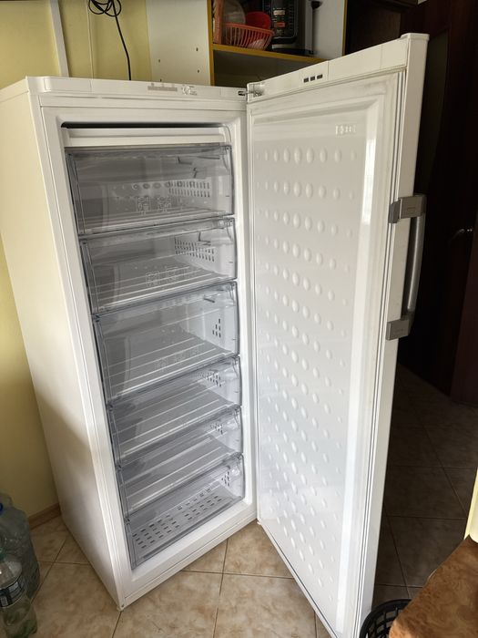 Продам морозильну камеру BEKO
