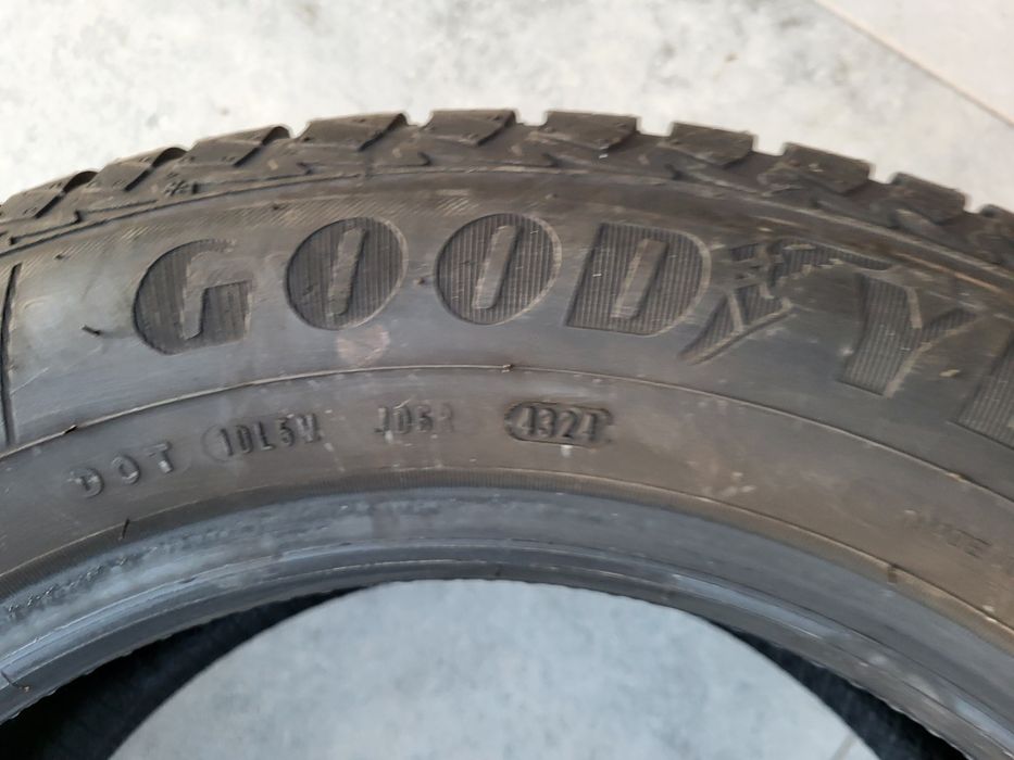 1x Opona całoroczna Goodyear Vector 4Seasons Gen2 215/60R16 95V