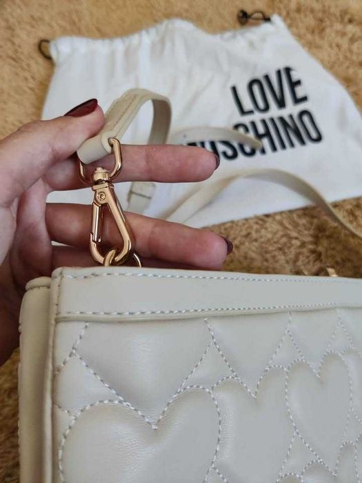 Mala tiracolo (com alça removível) - Love Moschino