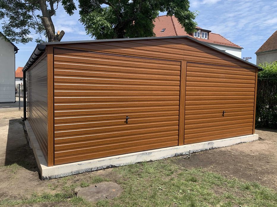 Garaż blaszany drewnopodobny