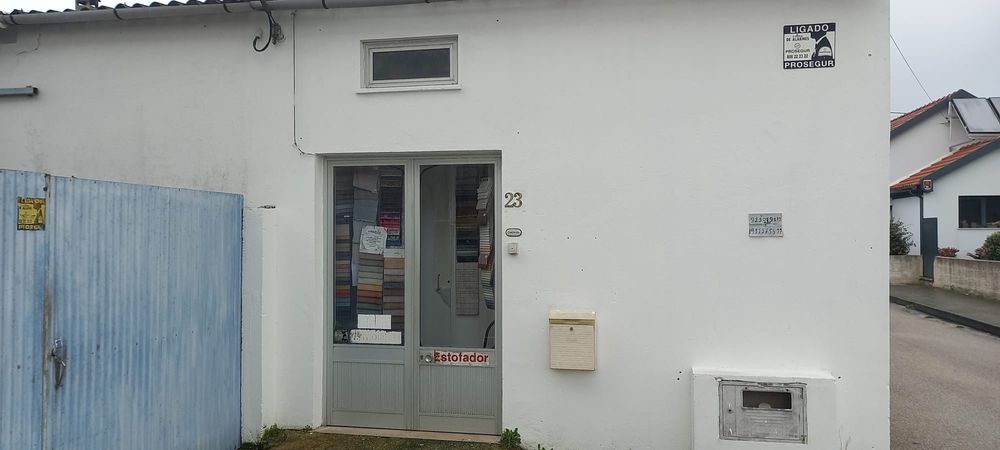 Vende se prédio urbano