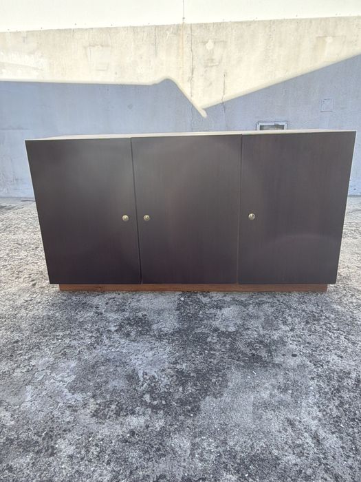Armário com 3 portas em madeira