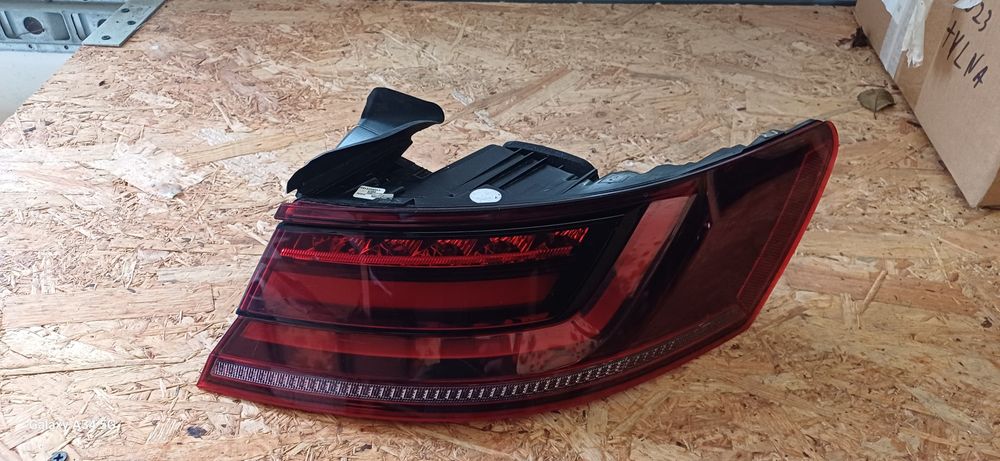 VW Arteon lampa reflektor prawy tył błotnik