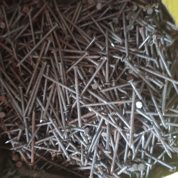 Гвозді нові різних розмірів