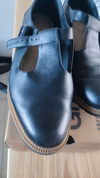 Шкіряні туфлі Clarks на невеликих підборах