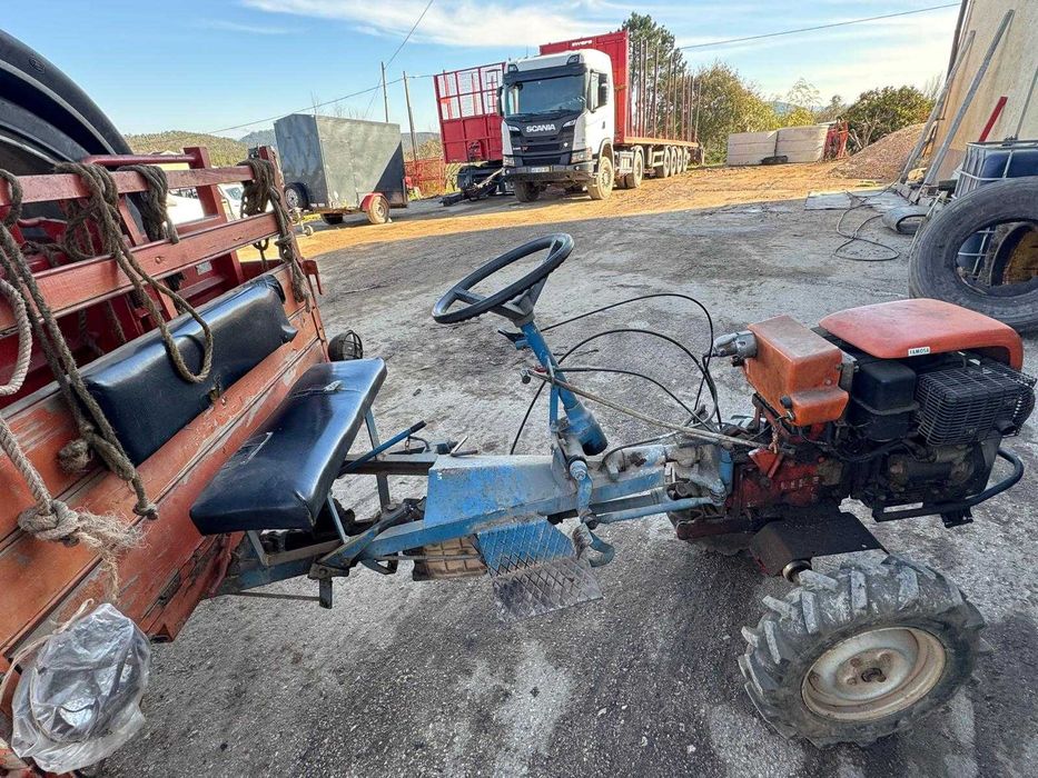 Trator de varais/ volante com reboque