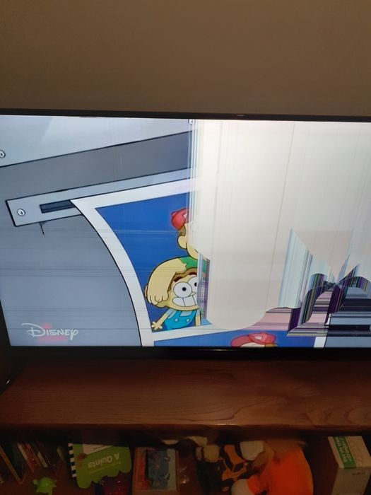 TV KUNFT 43" , apenas com tela led danificada64737956402690121