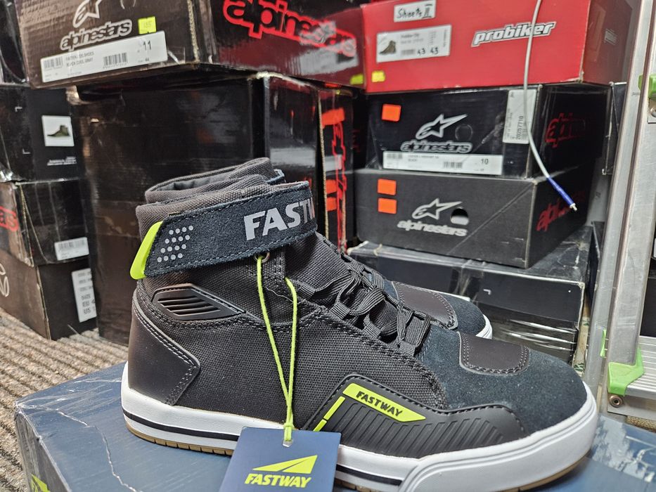 Мотоботи мотокеди FASTWAY ALPINESTARS DAINESE мотокуртка  мотошолом