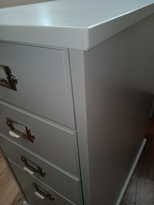 Secretária cinza claro VEBJÖRN – usada