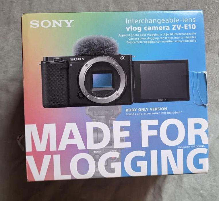 Sony ZV-E10 + klatka SmallRig + pasek + 2 baterie + ładowarka