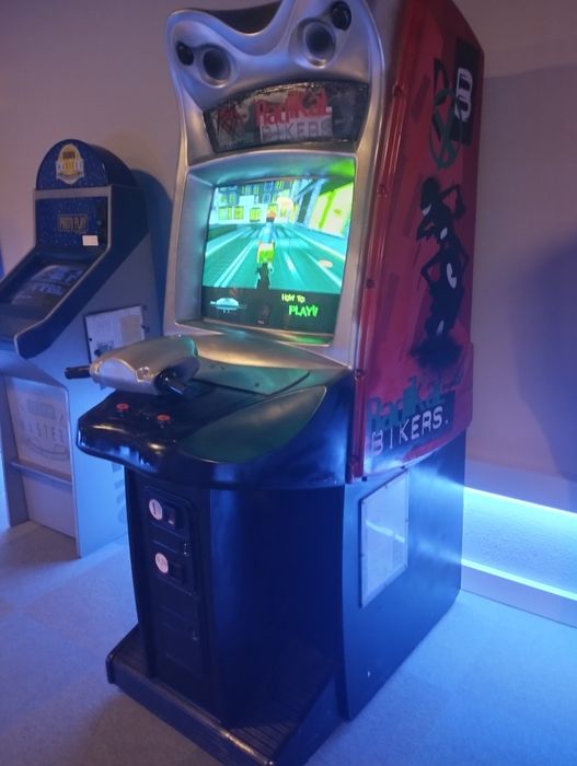 Máquina de Video Arcade RADICAL BIKERS da Gaelco.