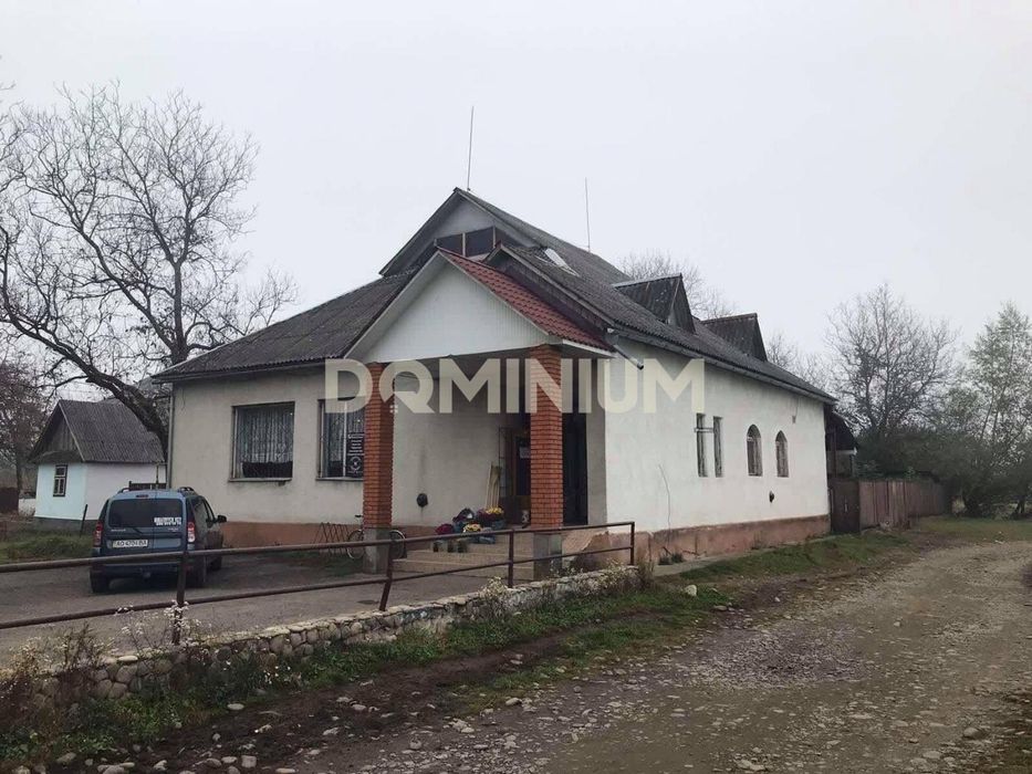 Продається комерційне приміщення у с. Липча