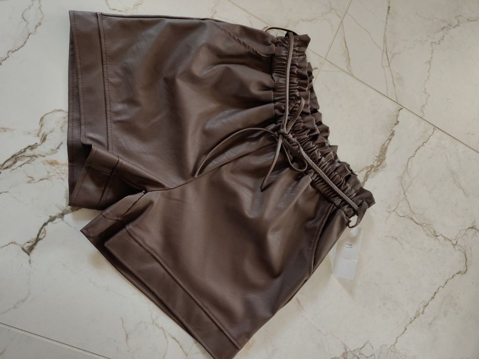 Spodenki ekoskóra czekoladowe