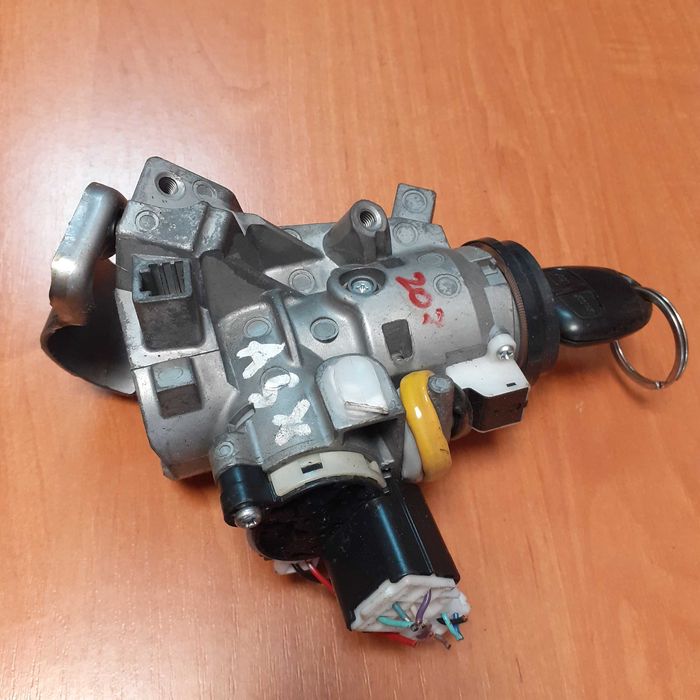 Stacyjka z kluczykiem Mitsubishi ASX