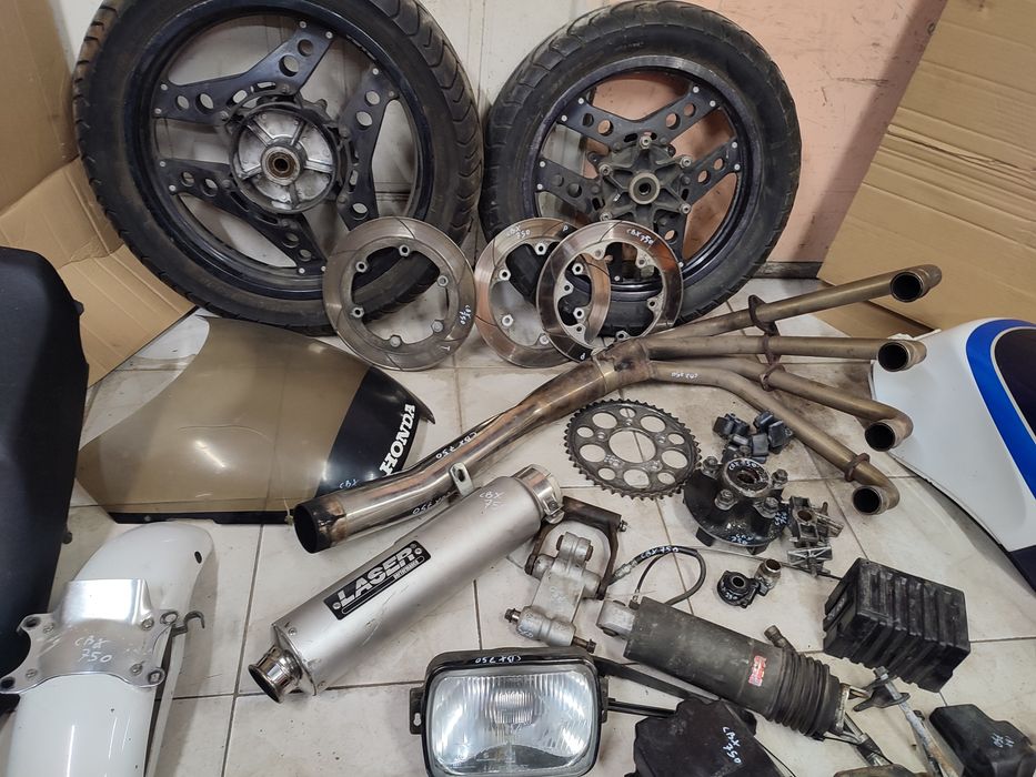 Honda CBX 750 części koło wydech tłumik lampa bak lagi oś moduł tłumik