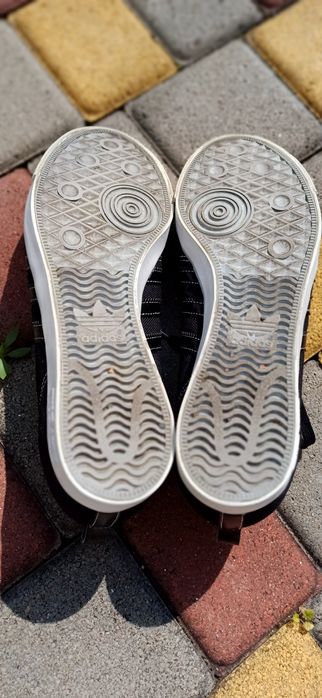 Кеди з текстилю Adidas.