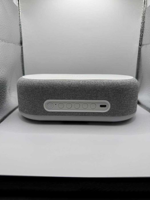 Годинник з LED-дисплеєм, термометром і бездротовою зарядкою