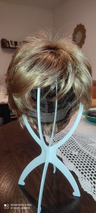 Sprzedam nowe peruki damskie
