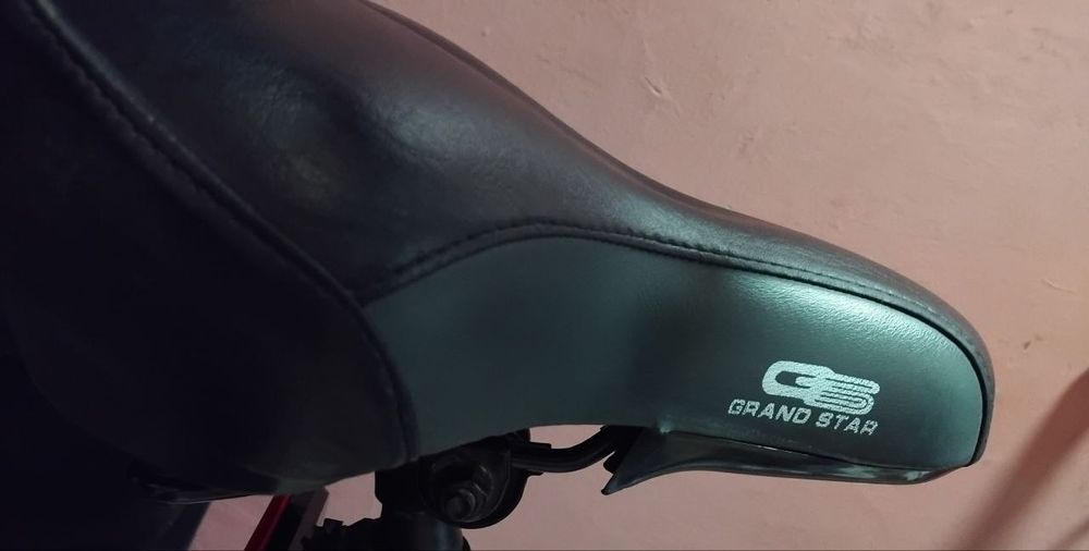 Продам  седло ,сиденье Grand star.