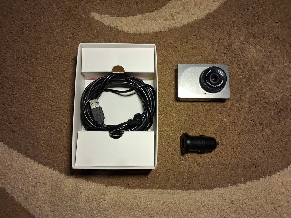 Відеореєстратор Xiaomi YI Dash Cam